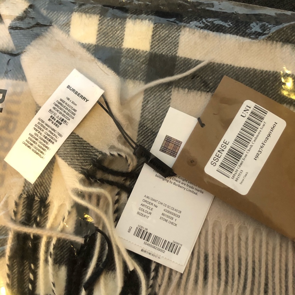 Giant Icon Check Scarf